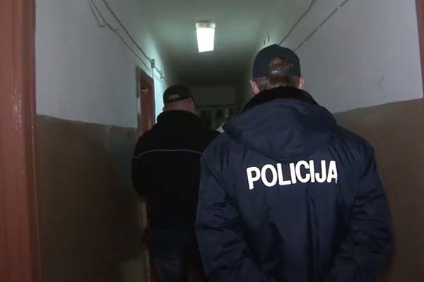 ВИДЕО:Полиция проводит антинаркотические рейды