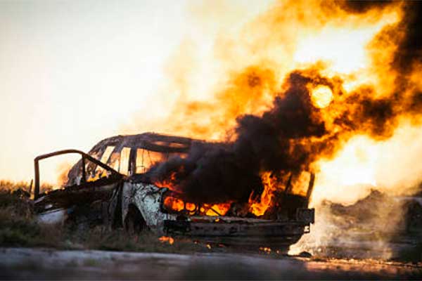 На трассе Карсава–Резекне пограничник спас женщину из горящей машины