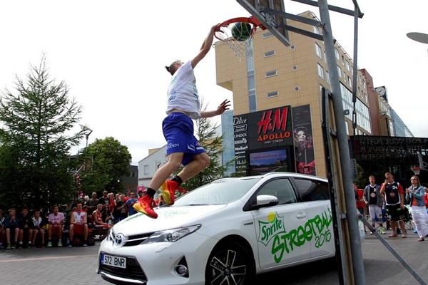 Резекненец в одном шаге от квалификации в супер финал Slam Dunk в Абу-Даби (фото, видео)