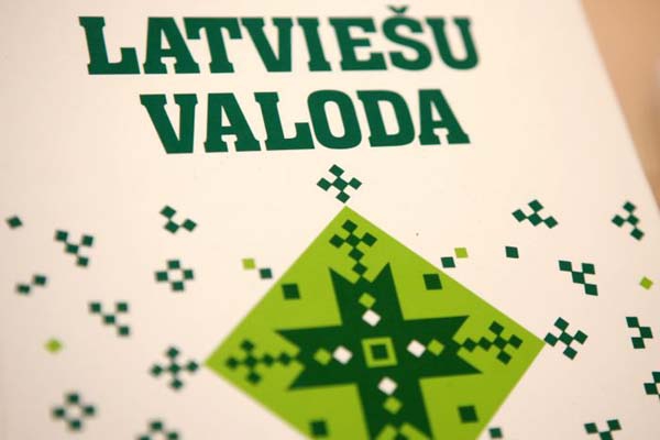 Иностранцев продолжают учить латышскому