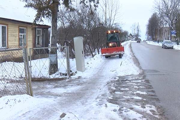 ВИДЕО: В думе признали, что из-за плохо почищенных тротуаров увеличилось число травм