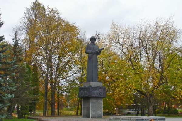 От думы в Резекне требуют снести памятник «Алеше»