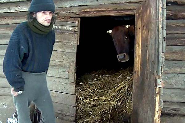 Видео: неподалеку от Резекне, живут в настоящем «каменном веке»