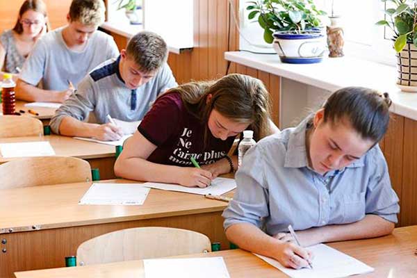 Госцентр содержания образования: судя по результатам экзаменов, школьники готовы учиться на латышском