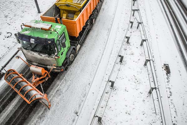 Государственные дороги будут превентивно обрабатывать средствами по борьбе со льдом