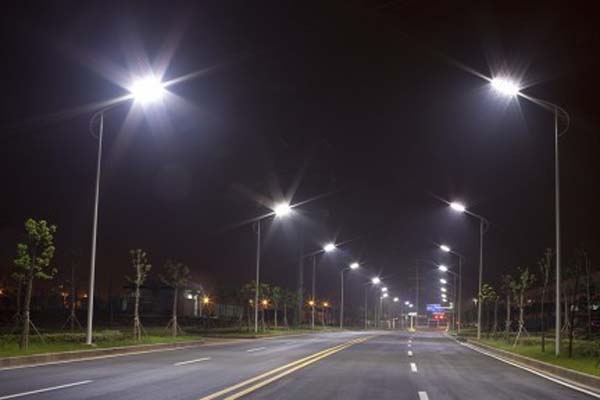 Самоуправление планирует осуществить реконструкцию инфраструктуры освещения на десяти улицах города