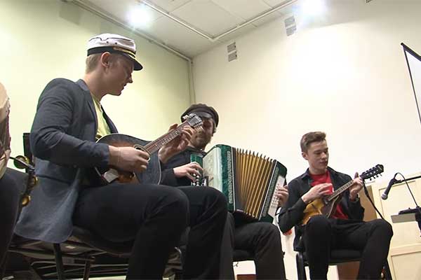 Ученики РМСШЯИ интерактивно осваивают традиционную музыку
