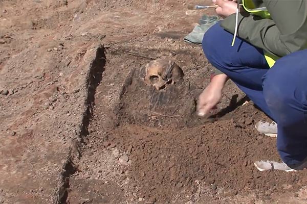 ВИДЕО: В Резекне обнаружено средневековое захоронение