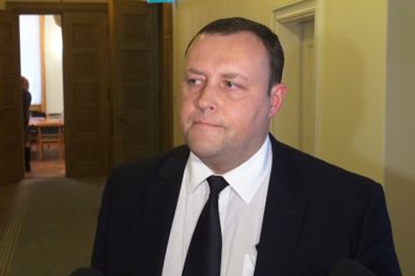 Козловскис: Латвия запретит беженцам привозить своих жен 