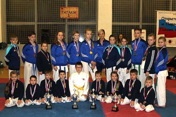 Команда клуба «Sakura» успешно приняла участие в Псковских соревнованиях по каратэ
