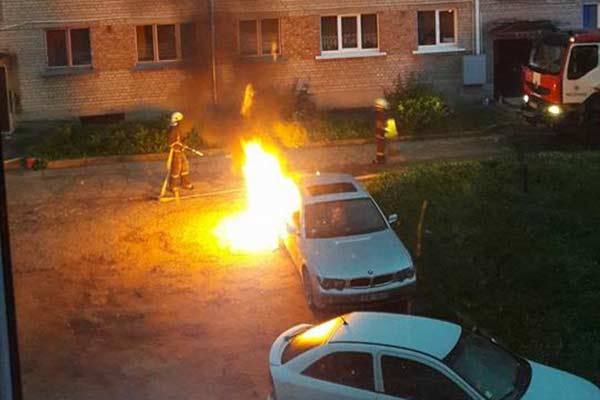 В Резекне загорелся автомобиль