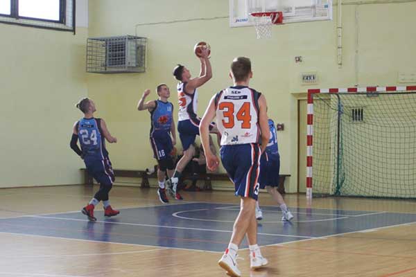 Резекненские баскетболисты упустили победу в игре против команды из Цесиса 