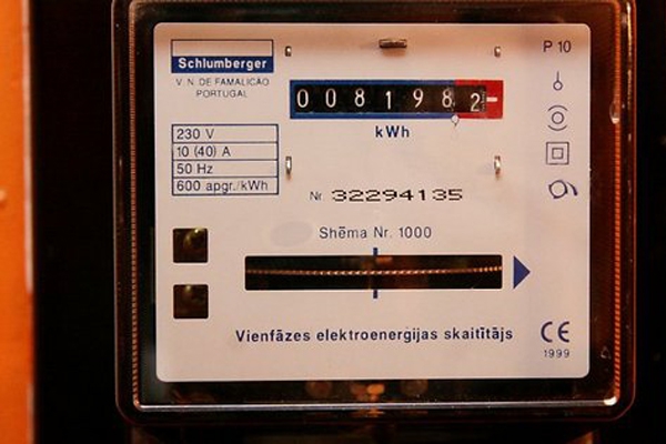 В Латвии могут ввести ежемесячную плату за подключение к электросети