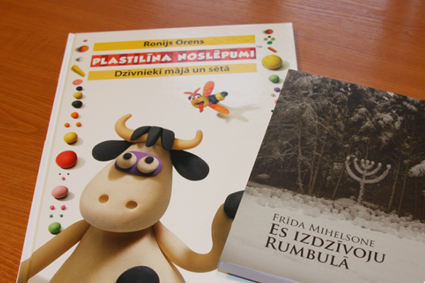 Резекне посетила посол Израиля в Латвии. Детским учреждениям и библиотекам она подарила книги  