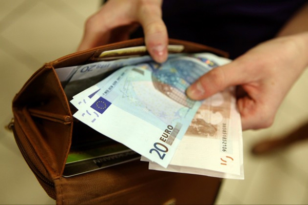 У четверти жителей Латвии накопления не превышают одной зарплаты