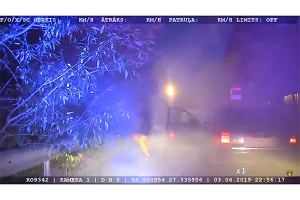 Погоня в Резекне: полицейские задержали пьяного водителя (видео)