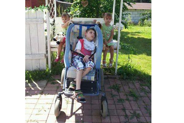 ШОК! У ребенка-инвалида украли коляску!