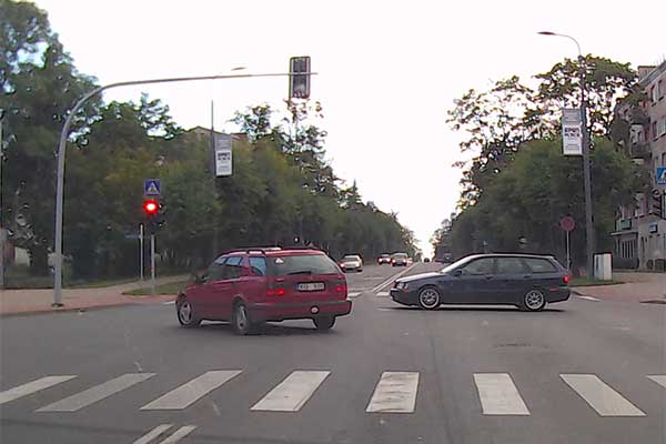 ВИДЕО: Грубое нарушение ПДД, чуть не спровоцировало аварию