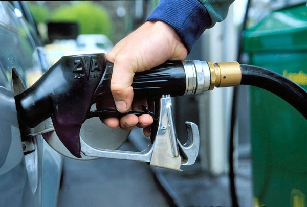Цены на топливо на латвийских АЗС упали до двухлетнего минимума