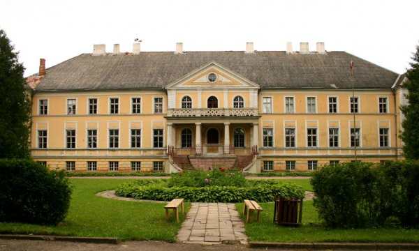 В Латвии появится первая кадетская школа
