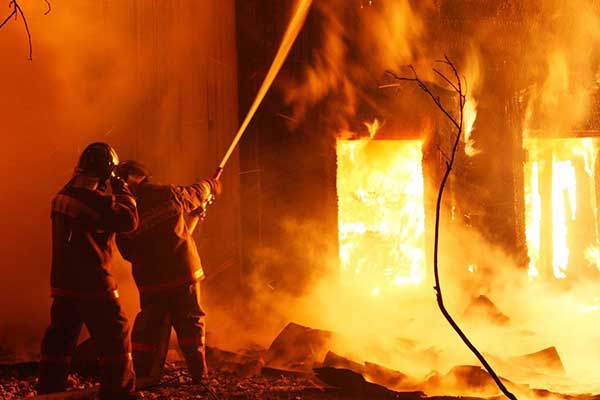 На пожаре в Резекненском крае пострадал человек